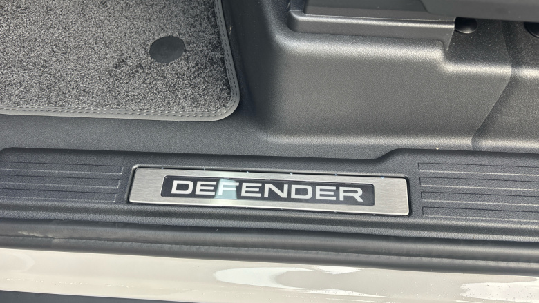 Land Rover Defender 3.0 D350 X-Dynamic HSE 90 3dr Auto Diesel Estate